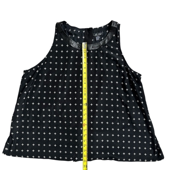 Miss Lili Black and White Cross Pattern Tank Top Sleveless Shirt Size 3X - Picture 3 of 6